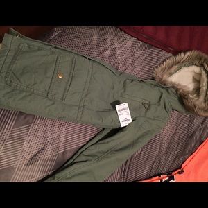 Oshkosh 10/11 Size small medium new olive green